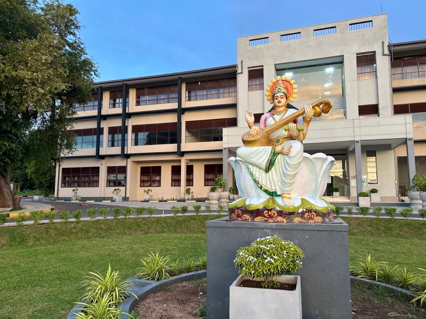 library-contact-university-of-vavuniya